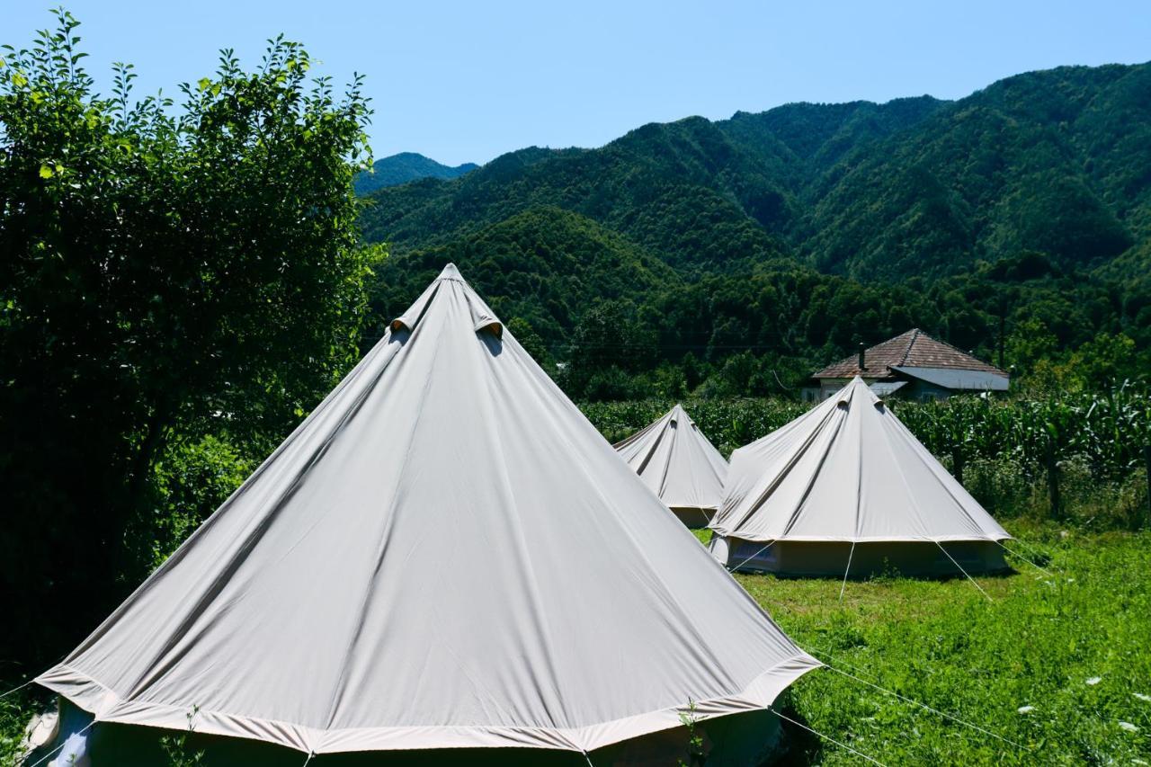 Hotel Luna Rock Glamping Brezoi - Blue Scai Exterior foto